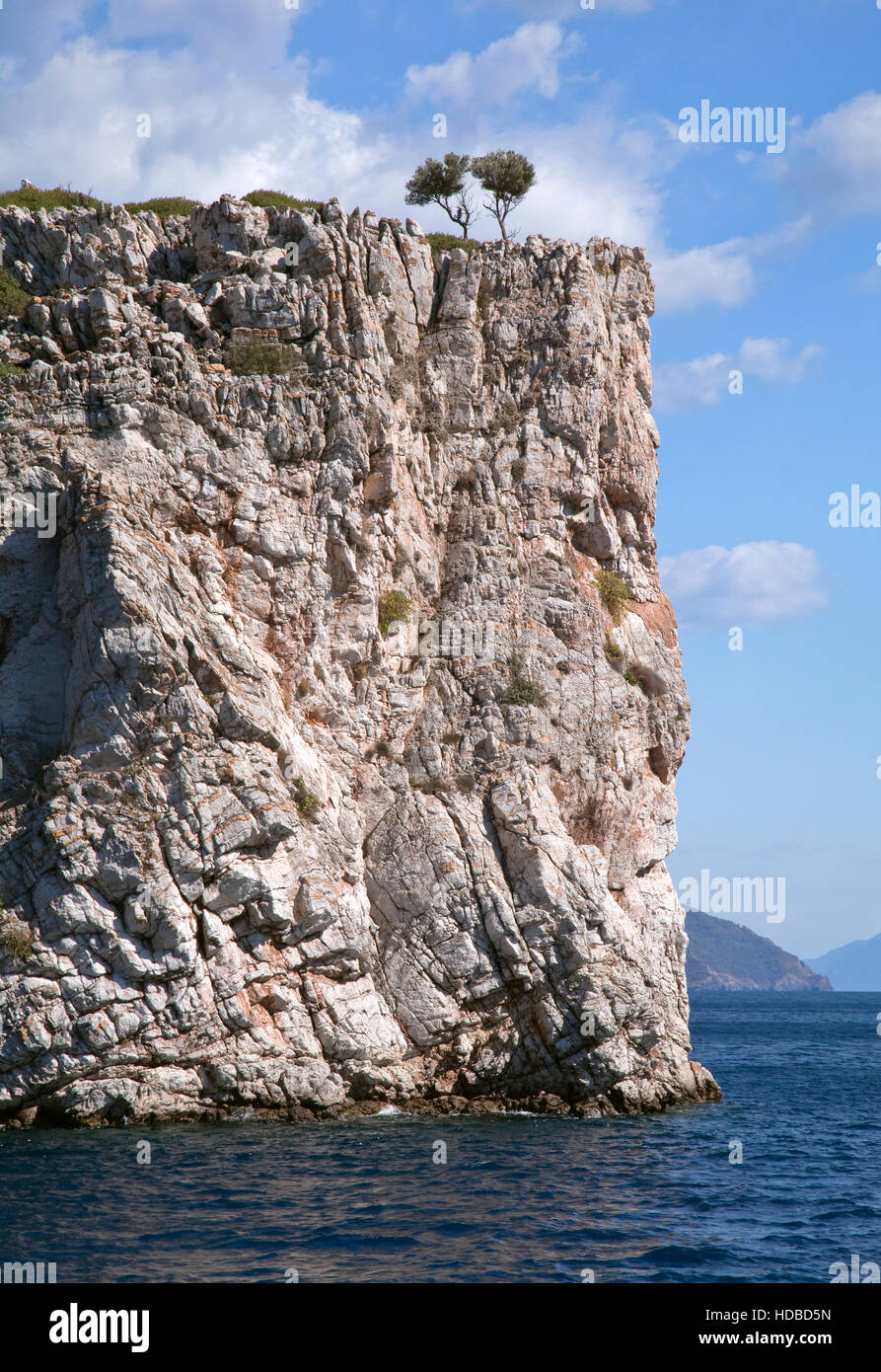 Ripide scogliere che sorgono dal mare, Turchia Foto Stock