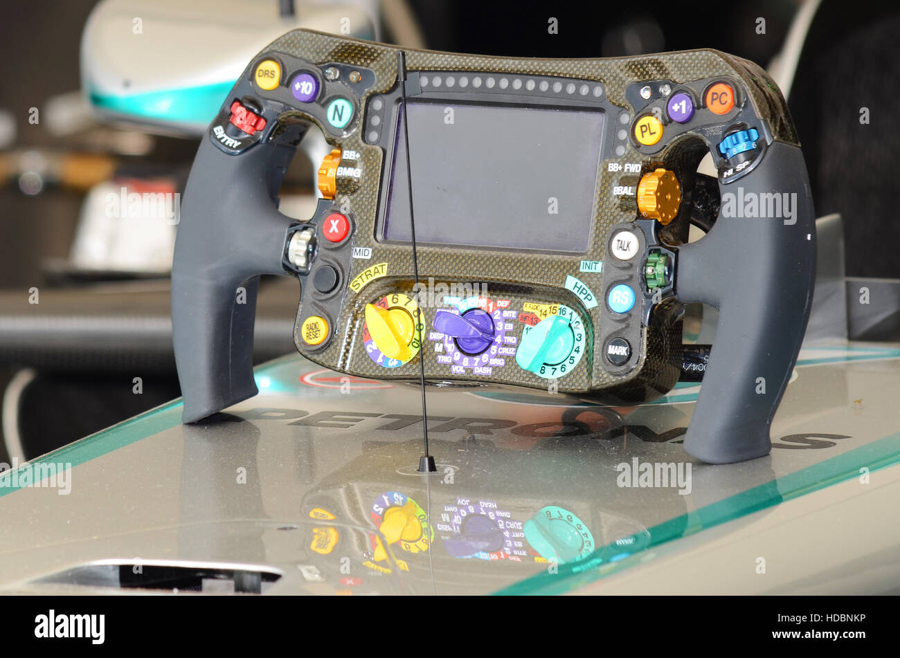 Mercedes f1 steering wheel immagini e fotografie stock ad alta risoluzione  - Alamy