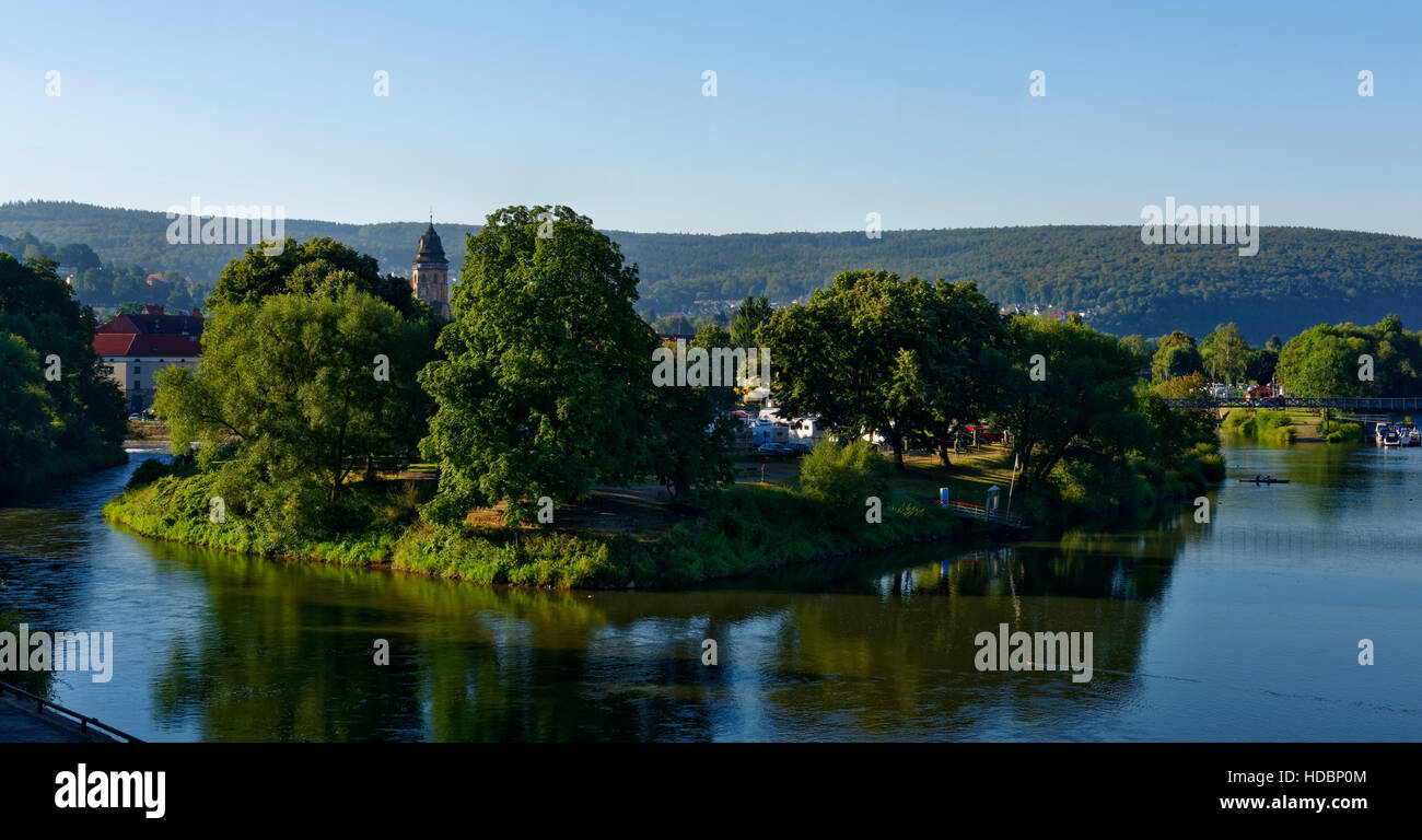 Hann. Münden: incrocio del fiume Werra (sinistra) e sul fiume Fulda al fiume Weser, Weser Uplands, Bassa Sassonia, Germania Foto Stock