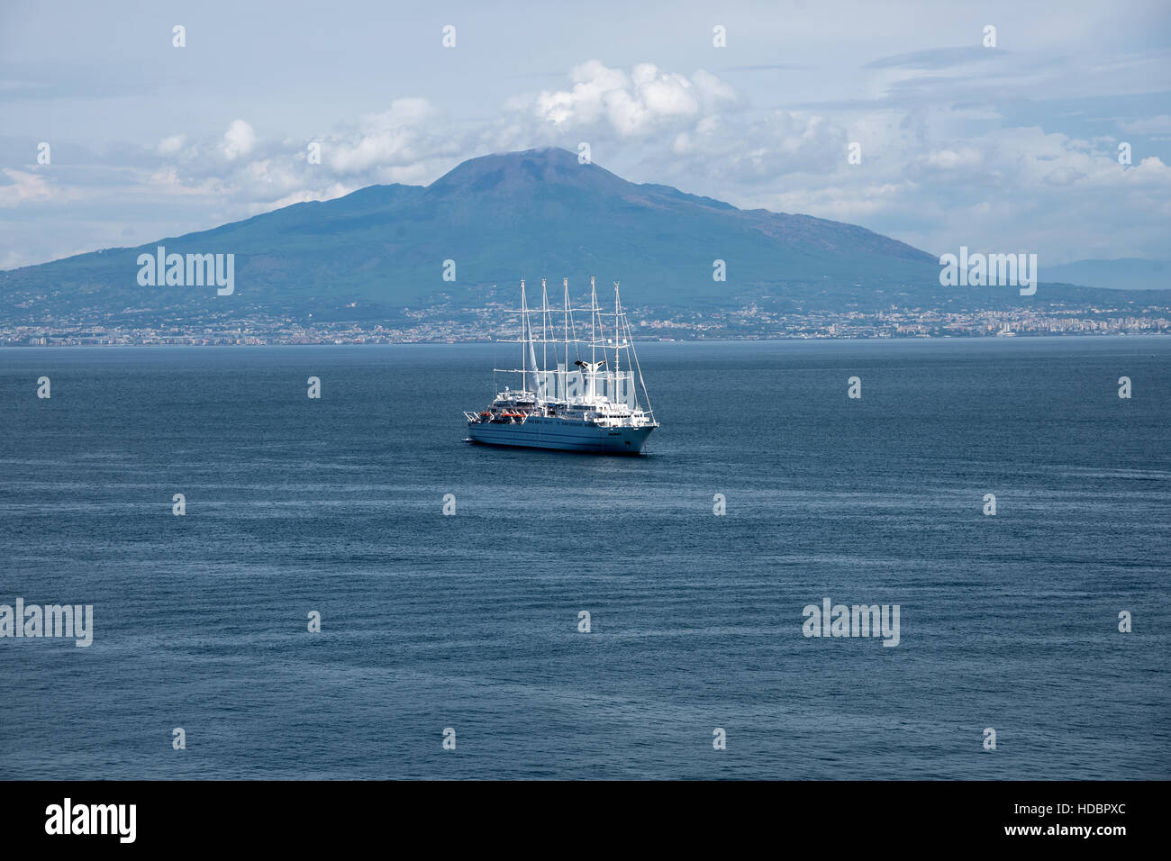 Vista sul Vesuvio da Sorrento , Campania, Italia Meridionale, Europa Foto Stock