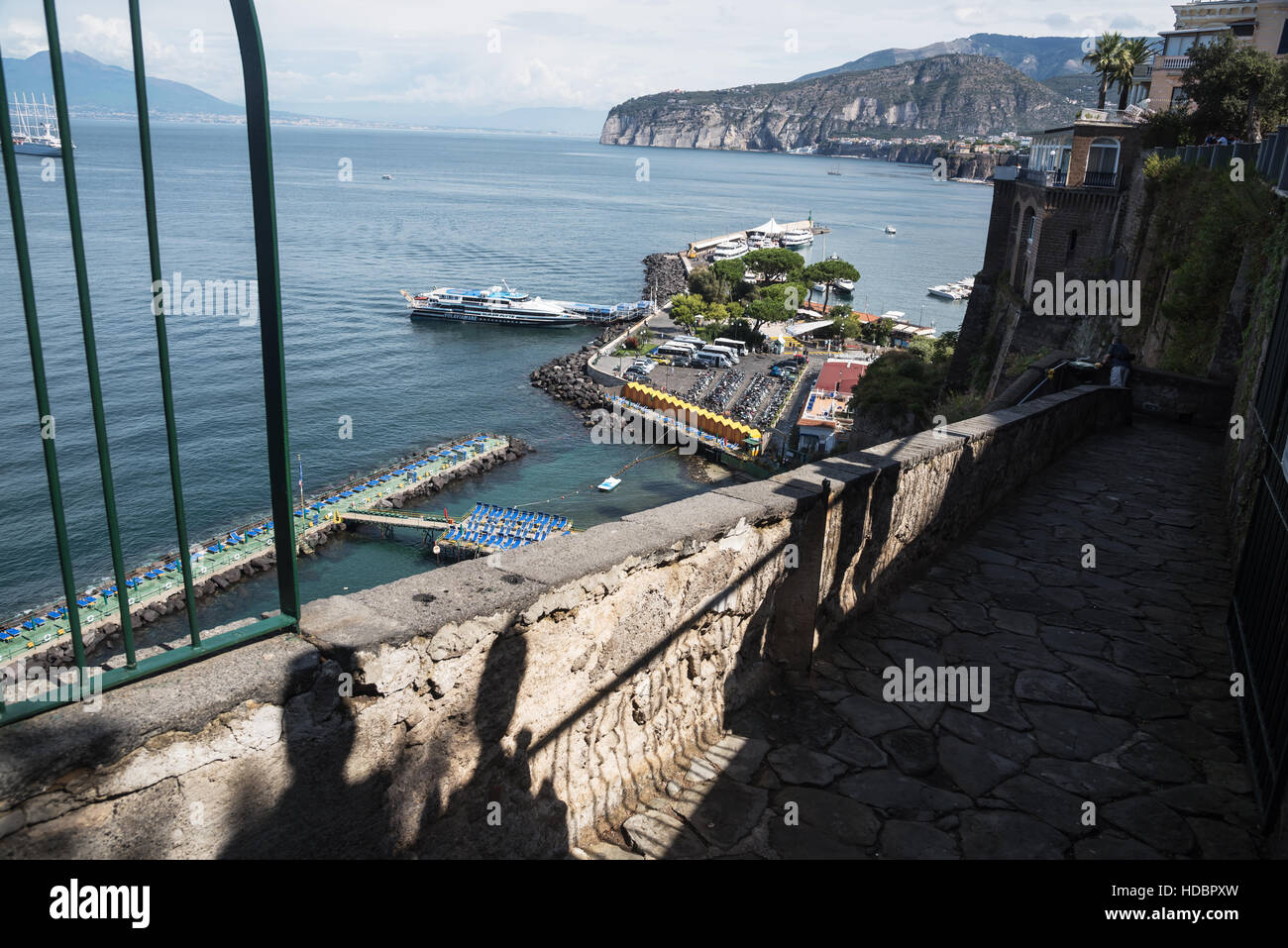 La Costiera Amalfitana, parte del litorale campano, a sud della Penisola Sorrentina Foto Stock