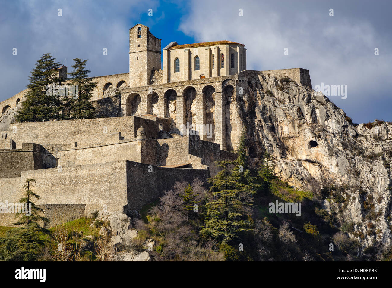 Cittadella di Sisteron e le sue fortificazioni. Alpes de Haute Provence, a sud delle Alpi, Francia Foto Stock