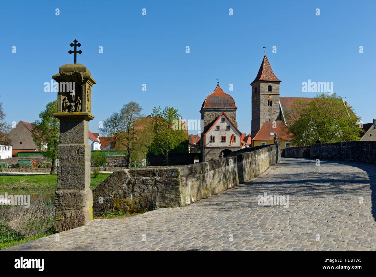 Altmühlbrücke, Ponte City Gate e chiesa parrocchiale, Pfarrkirche San Jakobus, Ornbau, Media Franconia, Franconia, Bavaria Foto Stock
