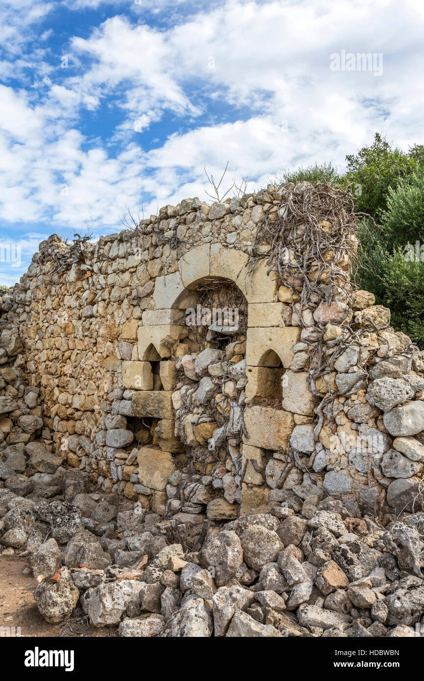 Vecchio muro rimane, Torralba d'en Salord, sito archeologico, 2000 BC, Alaior Menorca, isole Baleari, Spagna Foto Stock