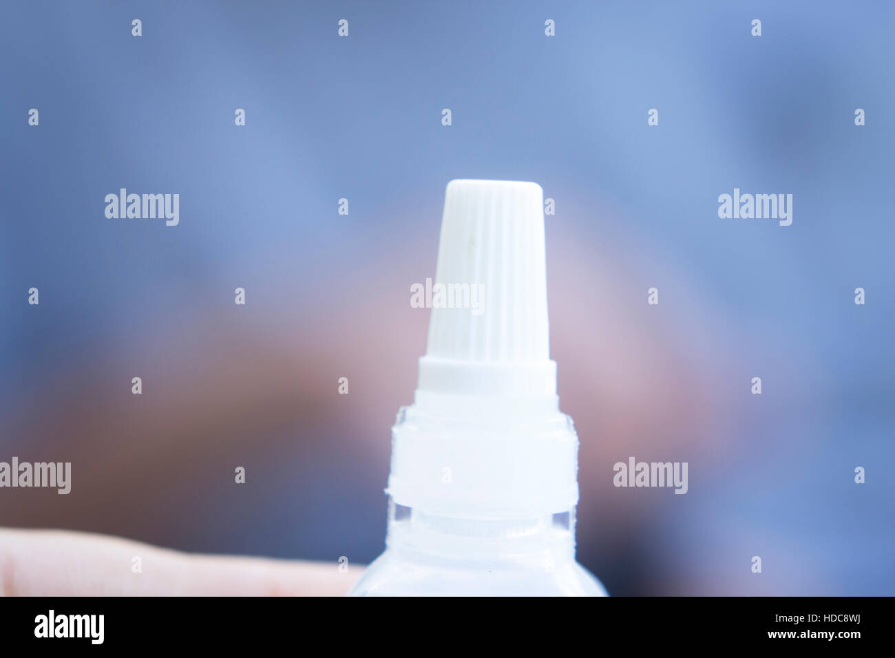 Il glaucoma gocce per gli occhi flacone di farmaco per ridurre la pressione  oculare nei pazienti Foto stock - Alamy