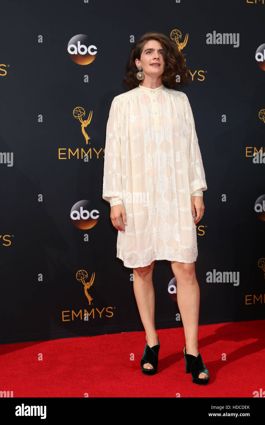 2016 Primetime Emmy Awards - Gli arrivi presso il Teatro di Microsoft il 18 settembre 2016 a Los Angeles, CA dotata di: Gaby Hoffmann dove: Los Angeles, California, Stati Uniti quando: 18 Set 2016 Foto Stock