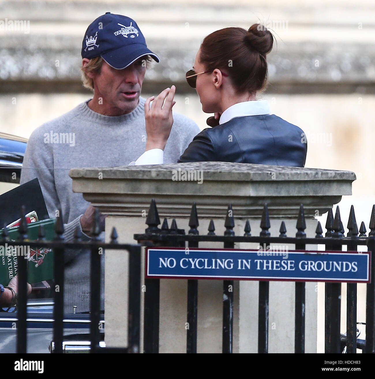 Sir Anthony Hopkins e Laura Eglefino sul set di trasformatori:l'Ultimo Cavaliere in Oxford con: Michael Bay, Laura Eglefino dove: Oxford, Regno Unito quando: 23 Set 2016 Foto Stock