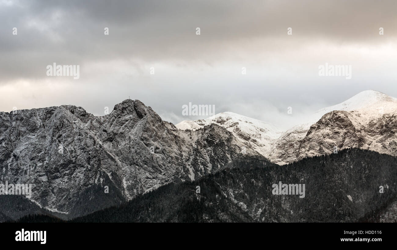 Il massiccio del monte Giewont nella parte occidentale dei monti Tatra con una altezza di 1894 metri, Polonia Foto Stock