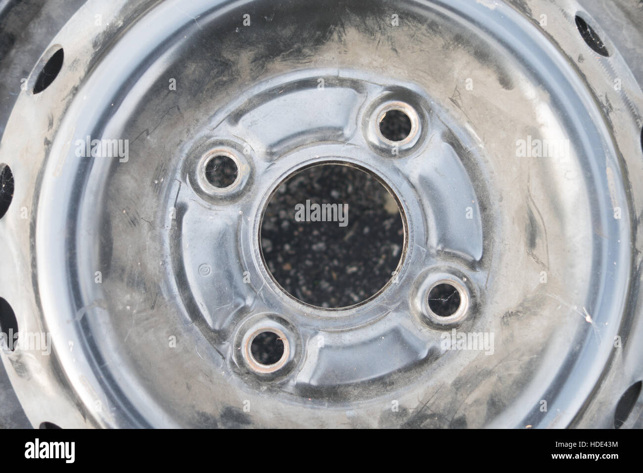 Sporco rusty vecchia auto di acciaio di RIM Foto Stock