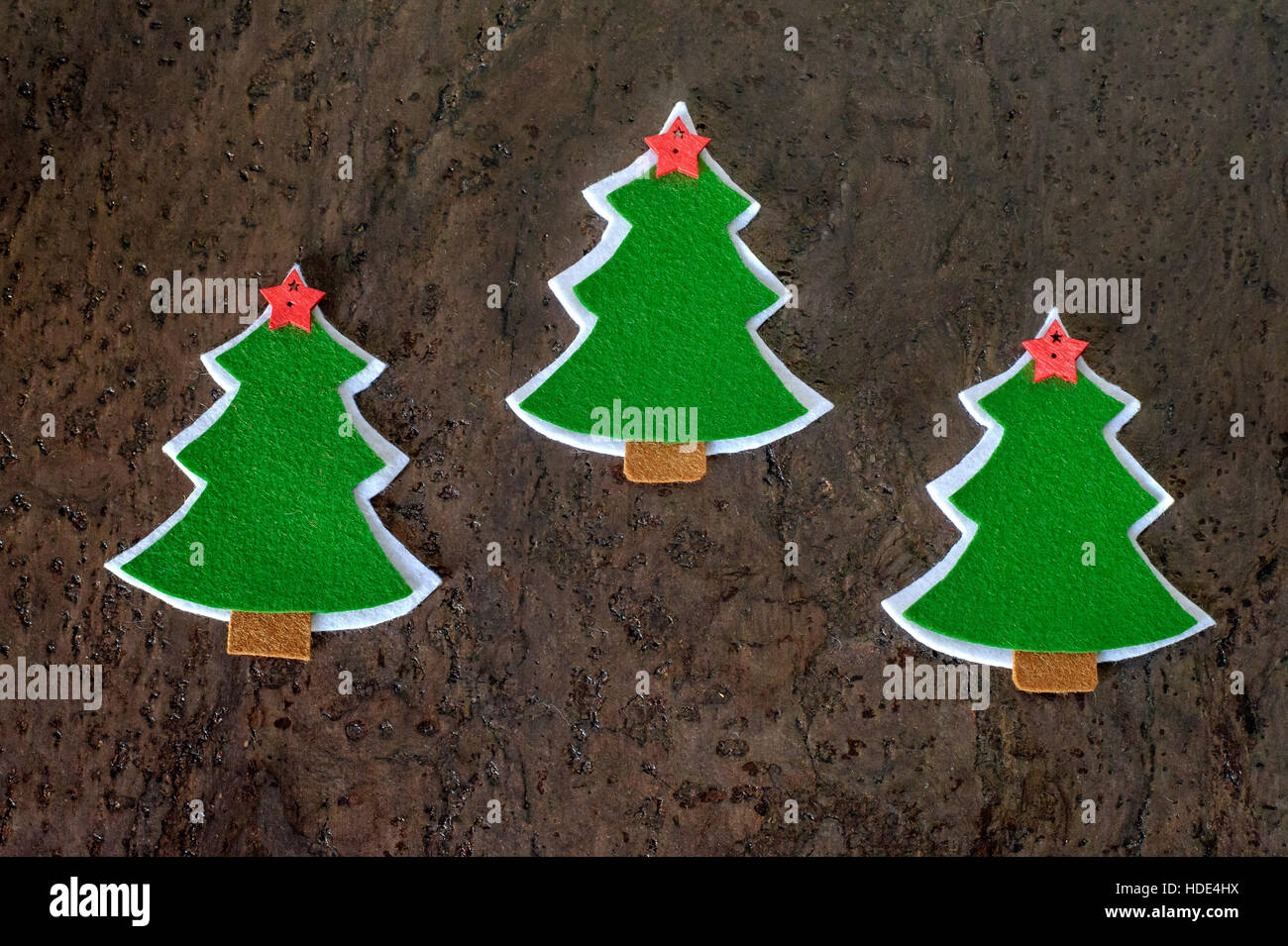 Biglietto Di Auguri Di Natale Fatti A Mano Gli Alberi Da Feltro Con Stelle Rosse Foto Stock Alamy