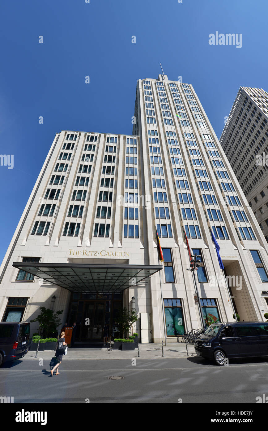 Hotel Ritz Carlton, Potsdamer Platz e il Tiergarten, nel quartiere Mitte di Berlino, Deutschland Foto Stock