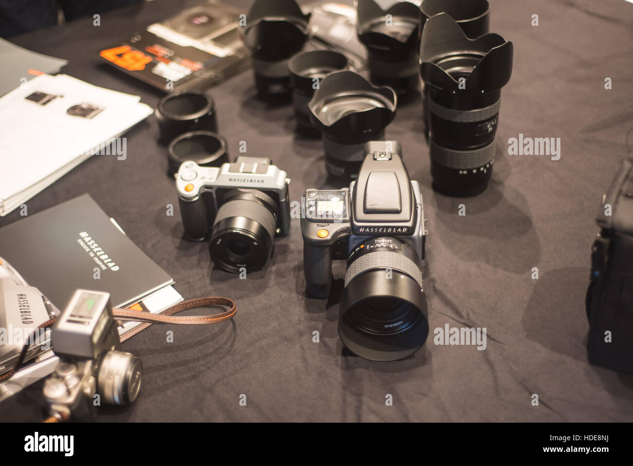 New York, Stati Uniti d'America - 28 Ottobre 2016: Foto-Video Hasselblad medio formato fotocamera digitale H6D, X1D e obiettivi showon B&H Store su evento speciale Foto Stock