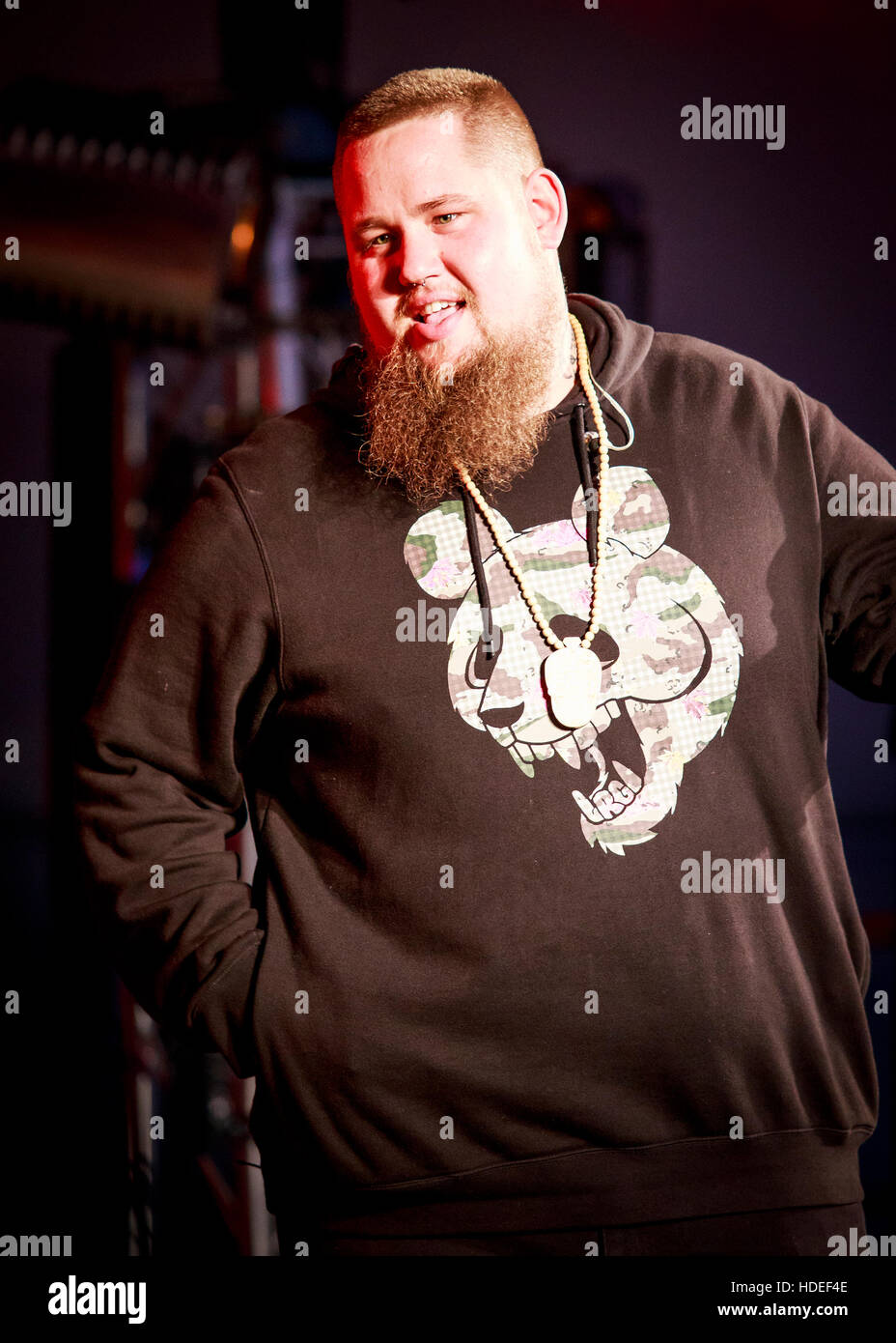 Rag 'n' osso, uomo verde villaggio della musica e del Festival delle arti, Southend-on-Sea, Essex © Clarissa Debenham / Alamy Foto Stock