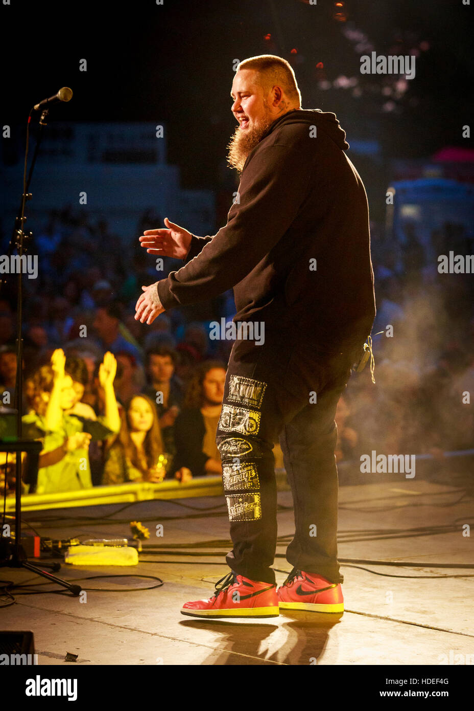 Rag 'n' osso, uomo verde villaggio della musica e del Festival delle arti, Southend-on-Sea, Essex © Clarissa Debenham / Alamy Foto Stock