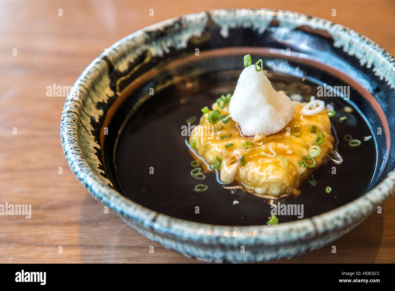 Cotto in casa il tofu in salsa gravy Foto Stock