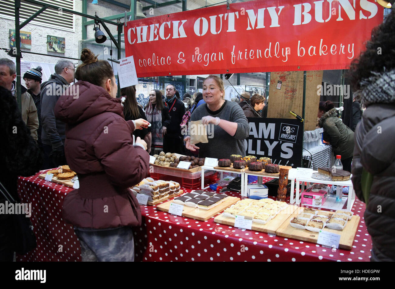 Torta stallo a St.Georges Mercato in Belfast Foto Stock