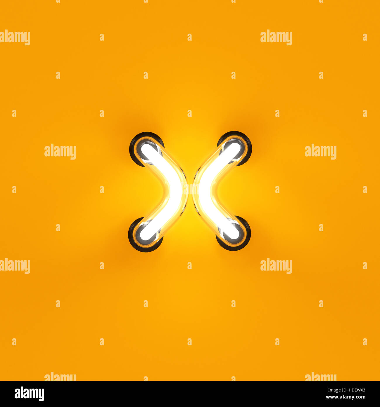 Luce al neon lettera cifre somma di moltiplicazione cantare mark. Tubo al neon lettera effetto bagliore su sfondo arancione. Il rendering 3D Foto Stock