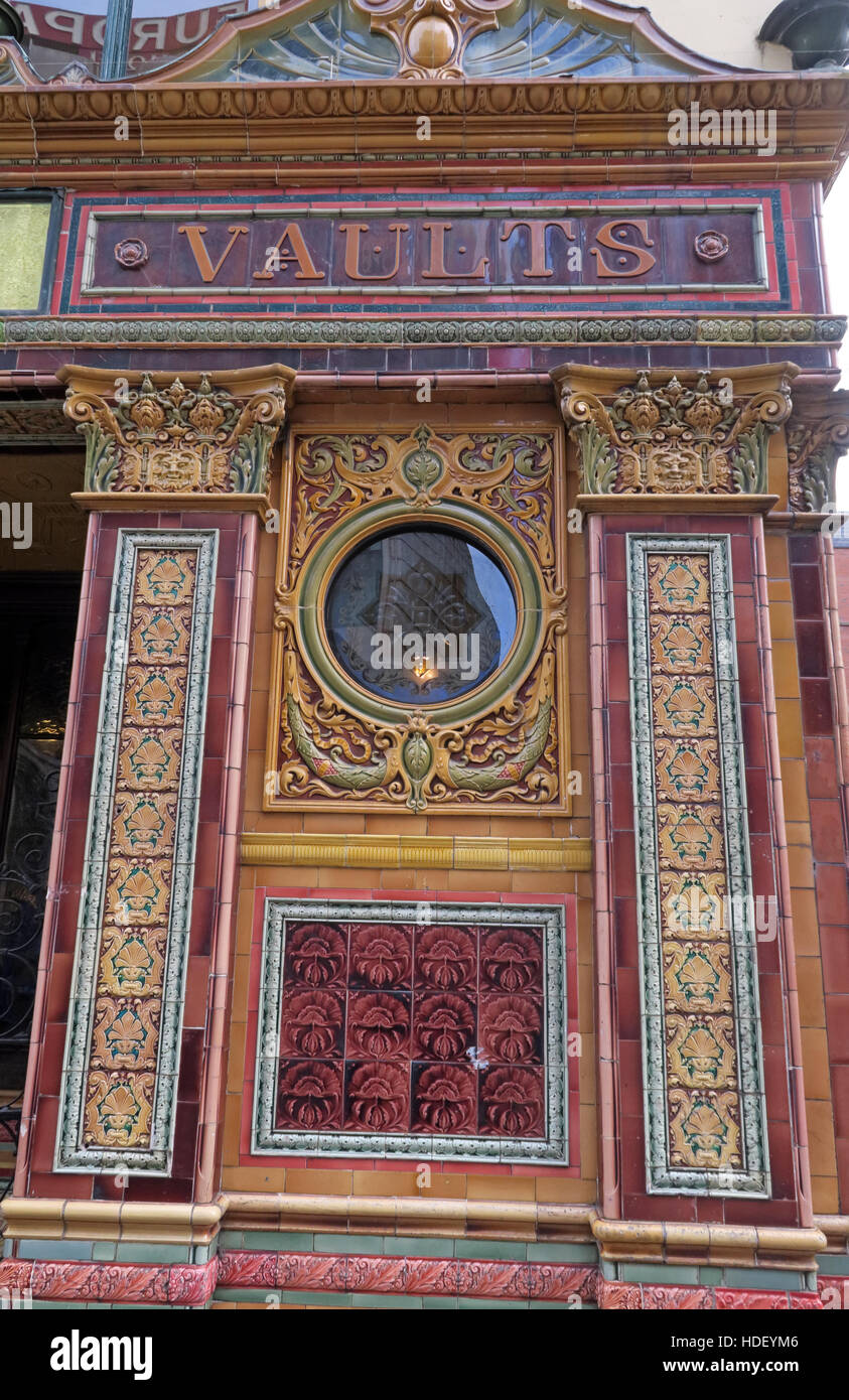 Le piastrelle alla famosa Crown Bar,Gt Victoria St,Belfast- volte Foto Stock