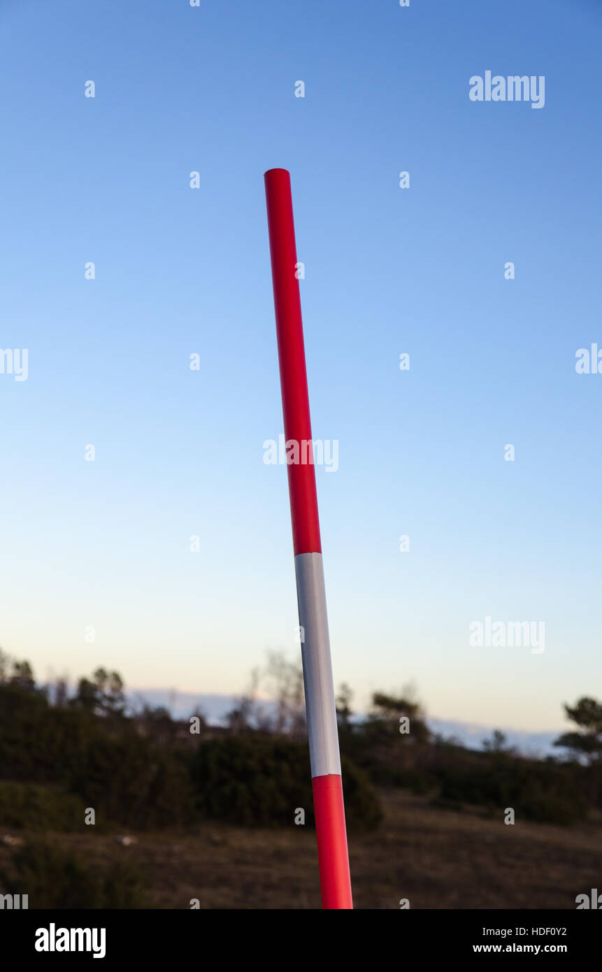 Dettaglio di un picchetto di neve da un paese svedese lato strada Foto Stock