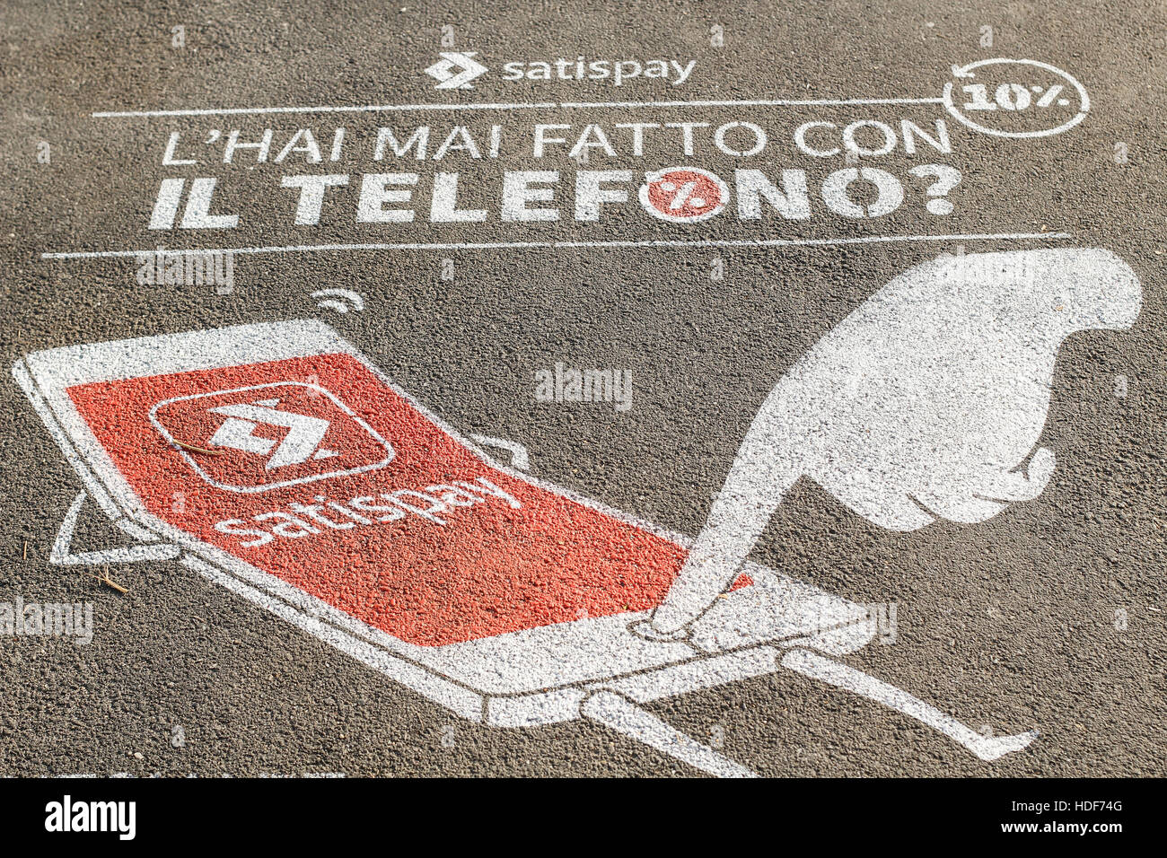 Satispay (una società digitale per i pagamenti) la pubblicità in strada. Torino, Italia. Foto Stock