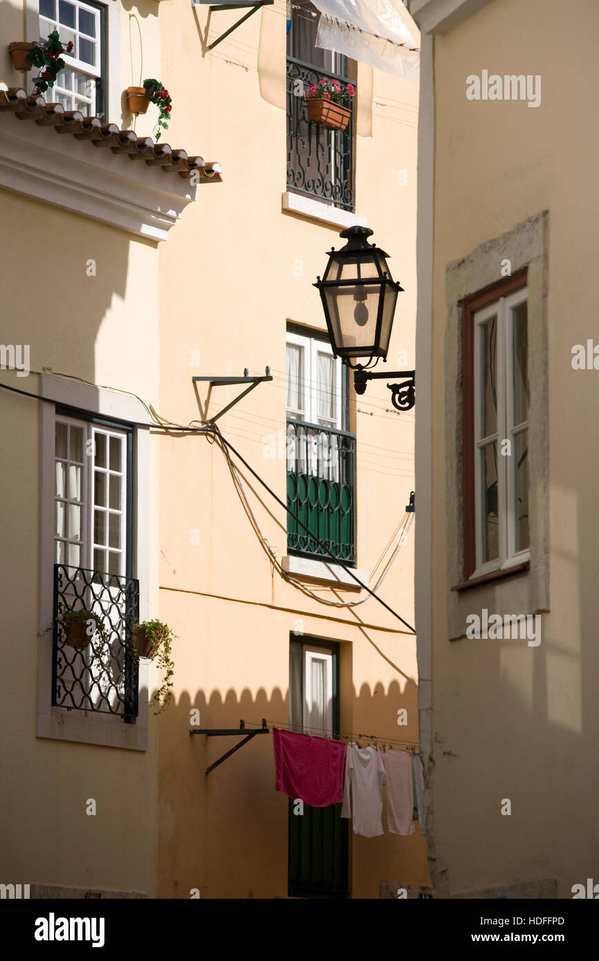 Angolo pittoresco in Alfama, Lisbona, Portogallo, Europa Foto Stock