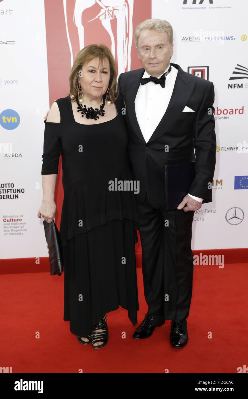 Wroclaw, Polonia. Decimo Dec, 2016. Daniel Olbrychski e sua moglie Krystyna Olbrychska frequentare la 29th European Film Awards 2016 Al Forum Nazionale di Musica su dicembre 10, 2016 a Wroclaw in Polonia. | Verwendung weltweit © dpa/Alamy Live News Foto Stock