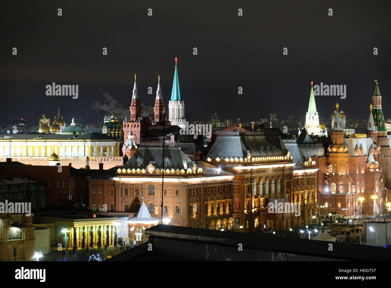 Mosca, Russia. 26 Nov, 2016. Una vista dell'illuminato interna della città di Mosca, Russia, 26 novembre 2016. Foto: Bernd Weißbrod/dpa/Alamy Live News Foto Stock