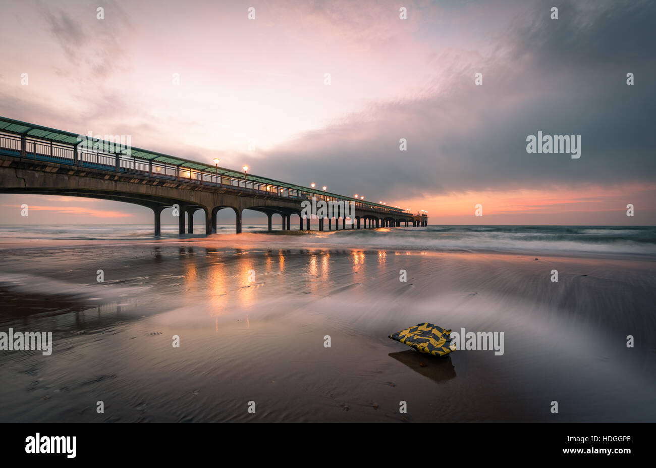 Boscombe Pier lunga esposizione al sunrise Foto Stock