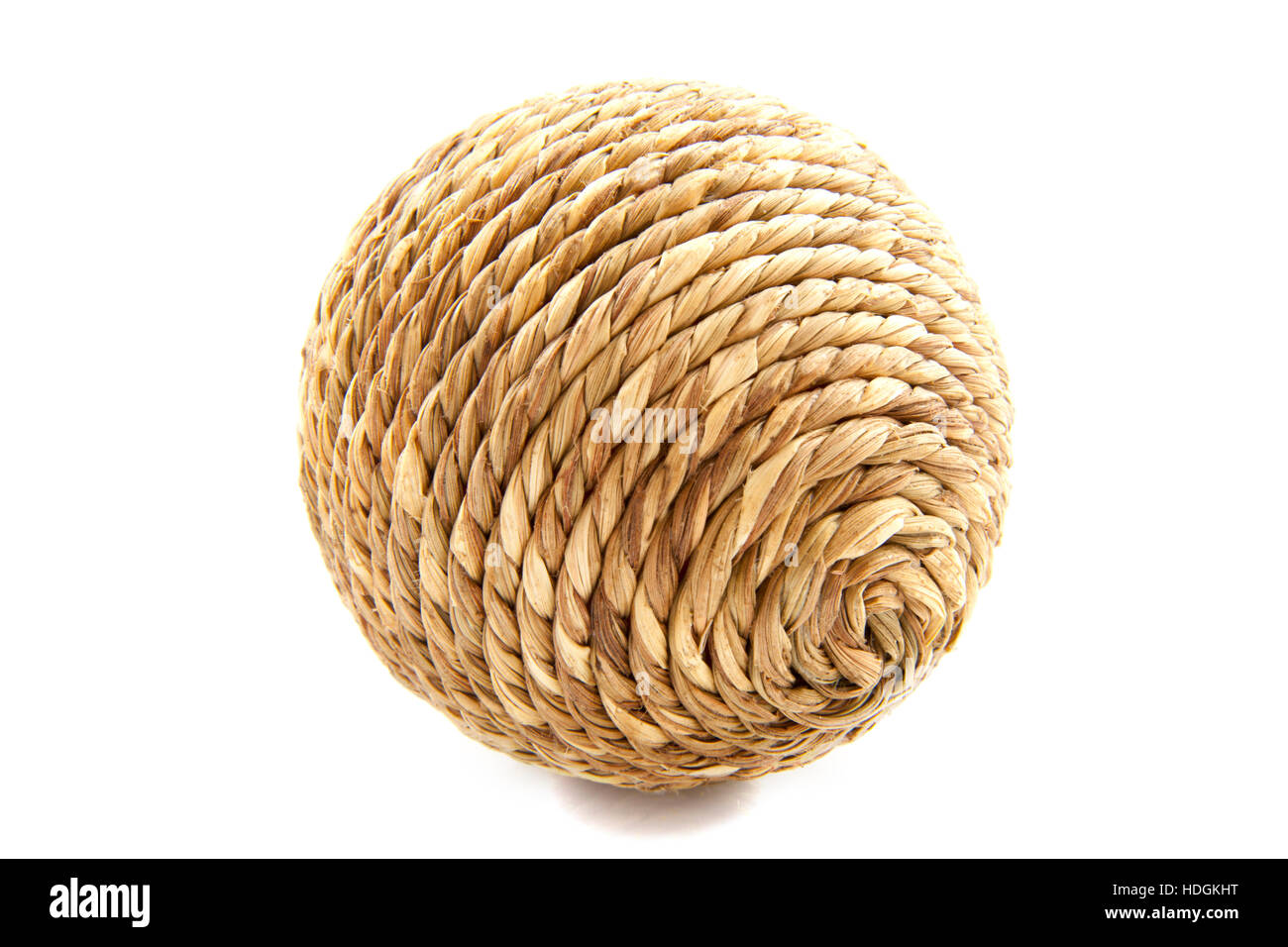 In legno sfera rotan isolato su uno sfondo bianco Foto Stock