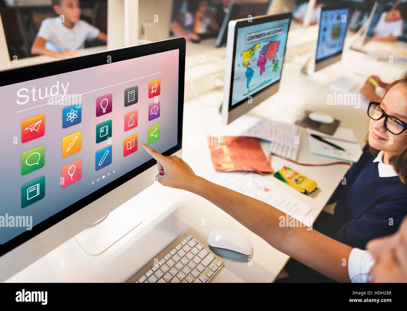 L'E-learning Online Istruzione concetto di applicazione Foto Stock