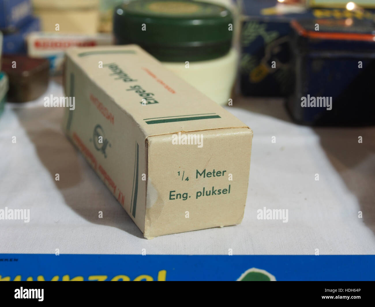 Questa immagine mostra la NV Amsterdamse Verbandstoffenfabriek Weika, una fabbrica di Amsterdam, nota per la produzione di forniture mediche e industriali. La fabbrica fa parte del paesaggio industriale storico della città. Foto Stock