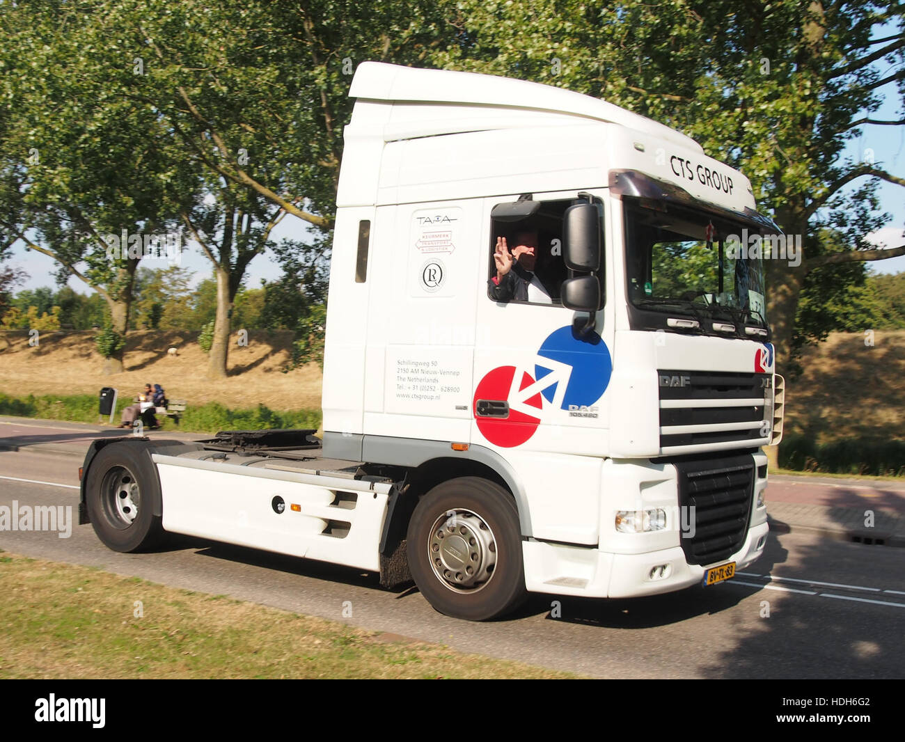 Una foto di un veicolo DAF XF del gruppo CTS che ha partecipato all'evento di autocarro 2016. Il carrello viene mostrato in azione, evidenziandone il design e le prestazioni durante l'evento. Foto Stock