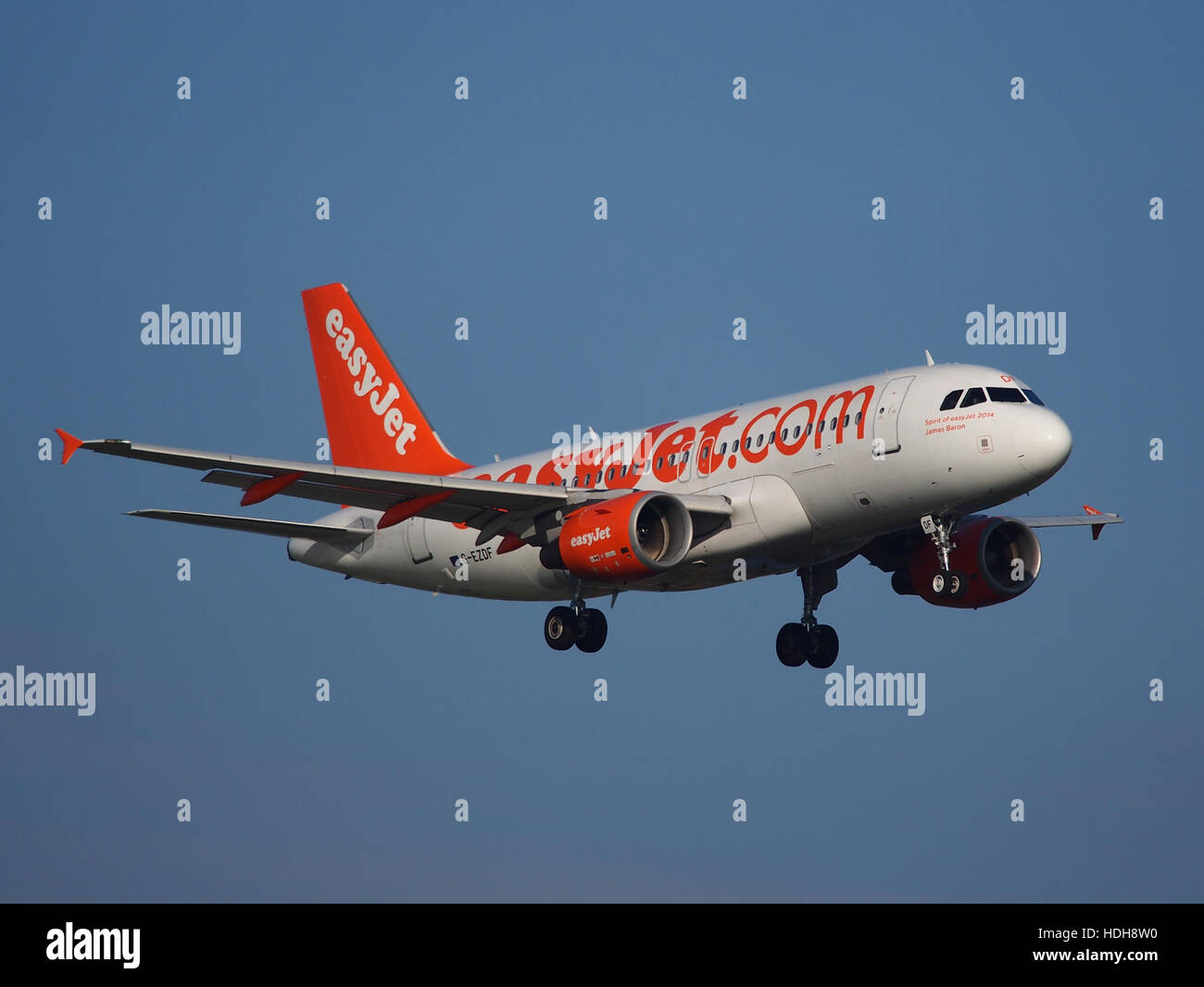 Aeroplano cielo aeromobili battenti volare ali cruising Foto Stock