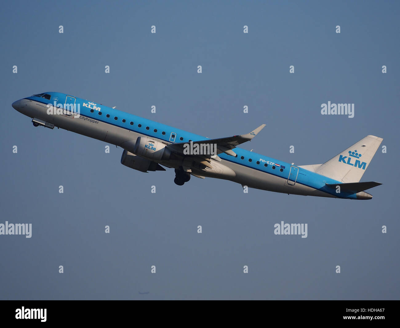 PH-EZP KLM Cityhopper Embraer ERJ-190STD (ERJ-190-100) decollo da Schiphol pista 36C pic1 Foto Stock