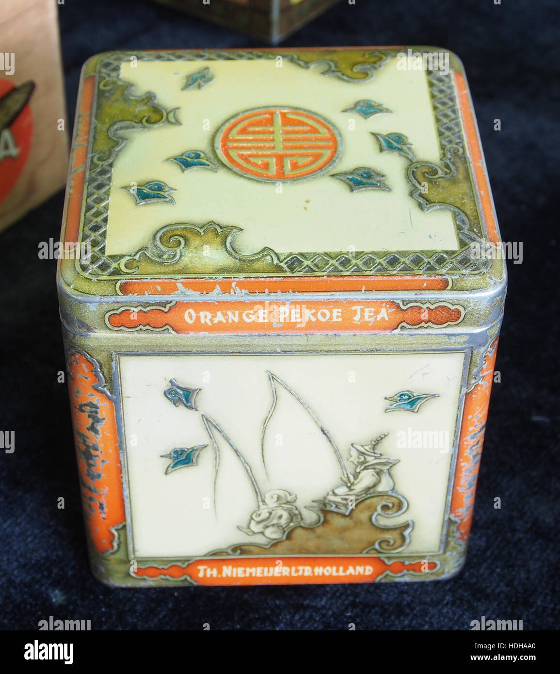 Il design dell'imballaggio "Orange Pekoe Tea" di TH Niemeijer cattura un ritratto vintage e intricato della cultura del tè, mettendo in mostra l'arte del design dei prodotti. Foto Stock