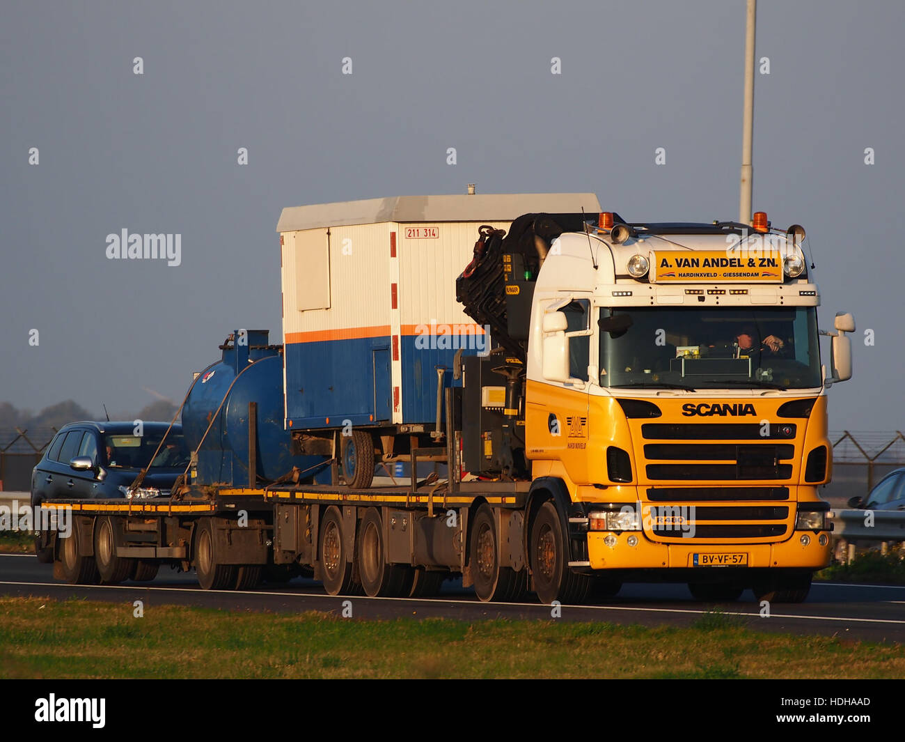 R480 Scania, un van Ander & Zn op de A5 Foto Stock