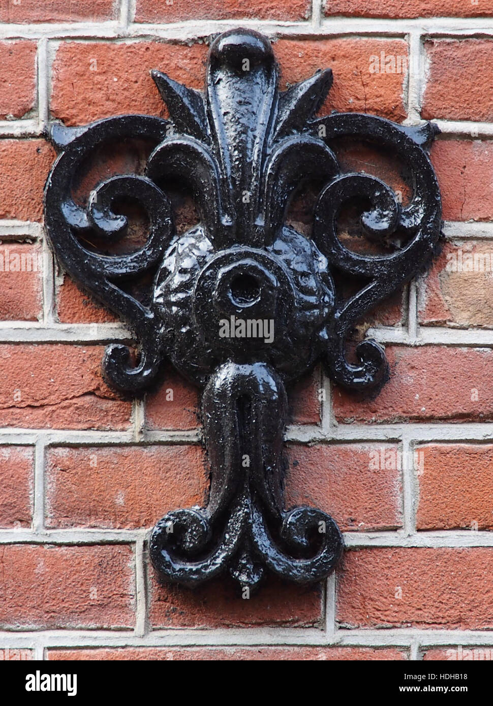 Questa immagine mostra un *muuranker* (ancora a muro) degli edifici di Eerste Sweelinckstraat 26-32, che mostra elementi architettonici degli edifici storici di Amsterdam, spesso utilizzati per rafforzare le strutture della vecchia architettura della città. Foto Stock