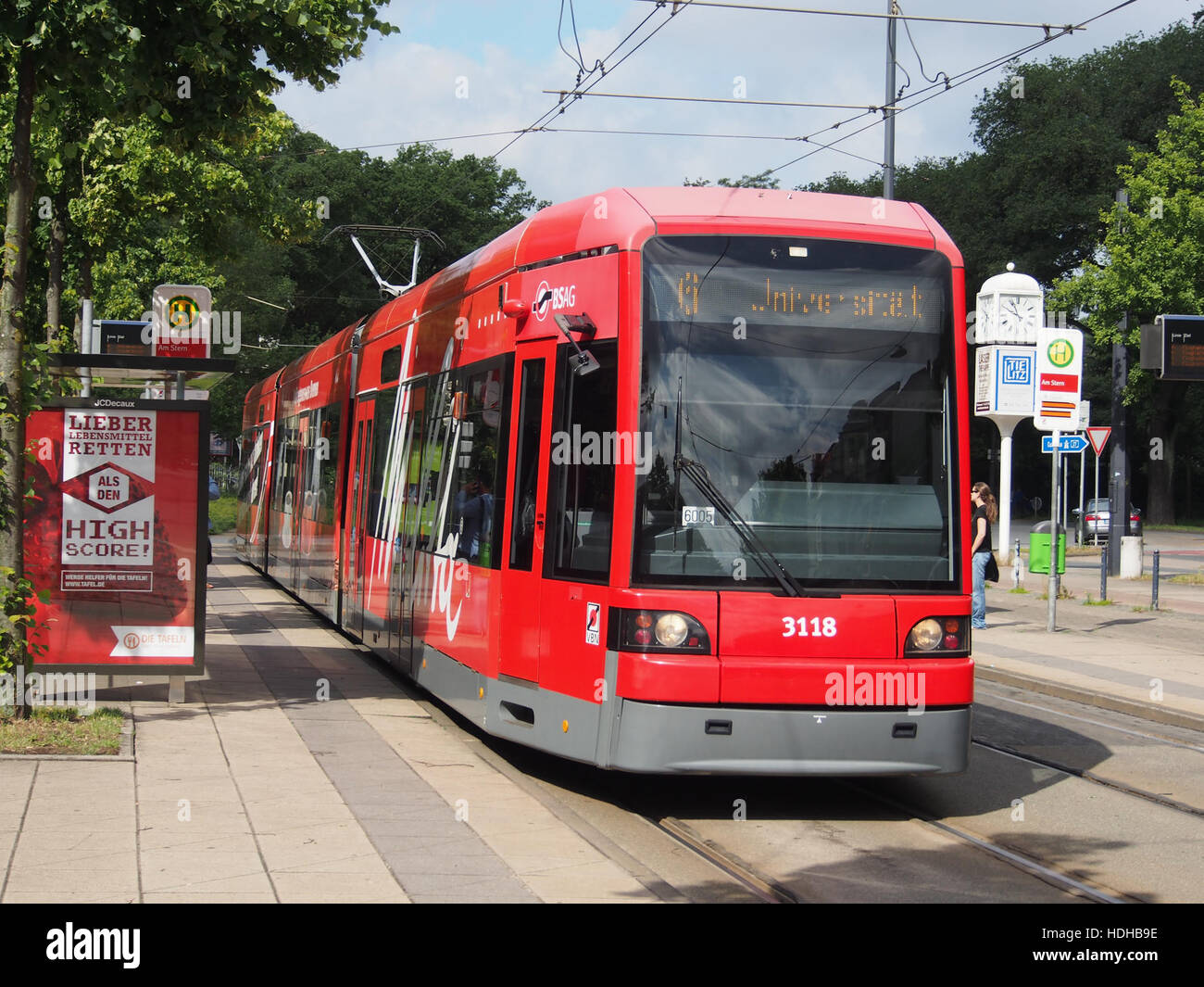 Questa foto cattura la linea 6 del tram numero 3118 a Brema, mostrando un tram in funzione all'inizio del XX secolo. Mette in evidenza i trasporti pubblici urbani a Brema durante quel periodo. Foto Stock