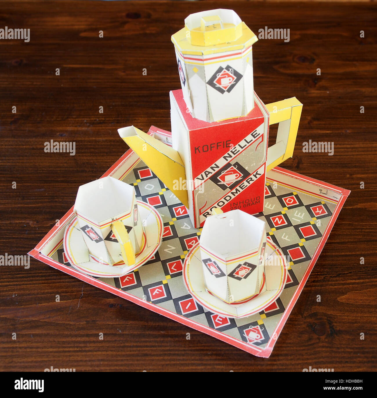 Un'immagine vintage di una pubblicità di servizio prodotti Van nelle, che mostra il famoso design industriale e il marchio dell'azienda dei primi anni del XX secolo. L'immagine evidenzia l'influenza dell'azienda sul design moderno e sulle sue strategie di marketing innovative durante il suo tempo. Foto Stock