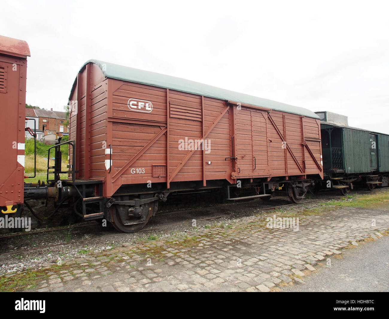 Questa immagine raffigura il CFL Wagon G103 alla CFV3V, mettendo in evidenza un vagone ferroviario merci utilizzato dalla CFL, la compagnia ferroviaria nazionale del Lussemburgo. Il carro fa parte del materiale rotabile della società utilizzato per il trasporto di merci attraverso il Lussemburgo e i paesi limitrofi. Foto Stock
