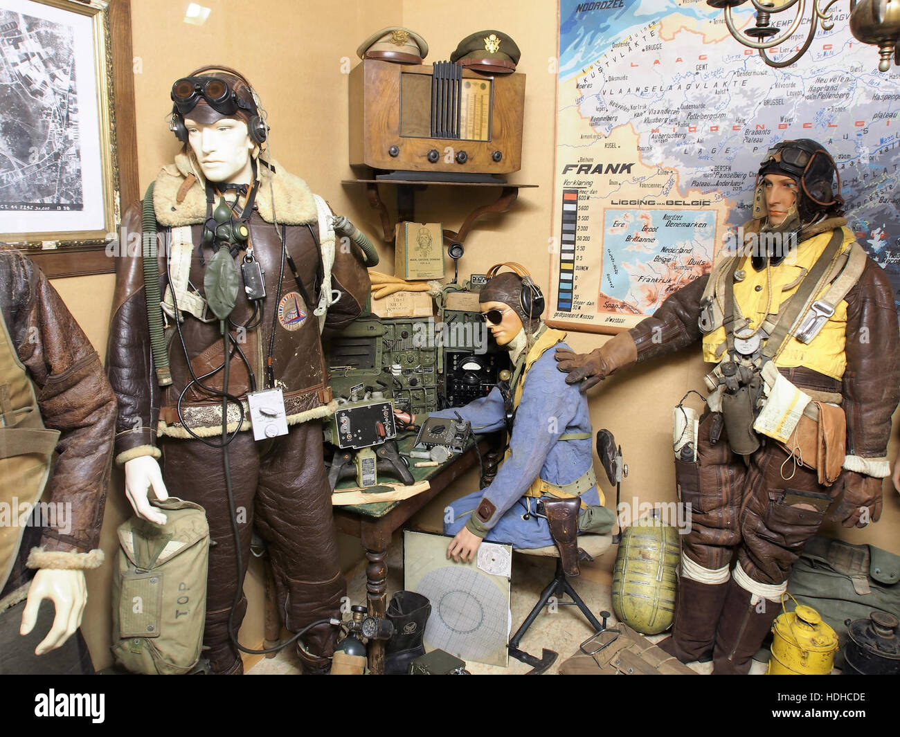 Una scena invernale del 1944 a Gingelom, scattata in una foto del museo, che raffigura lo storico paesaggio invernale durante la seconda guerra mondiale, riflettendo le dure condizioni del tempo. Foto Stock