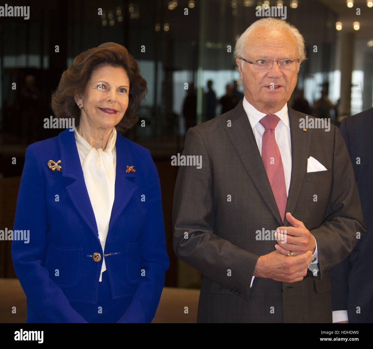 Lo svedese della coppia reale Re Carl XVI. Gustavo e la Regina Silvia visitando la Elbphilharmonie dotate: Regina Silvia King Carl XVI. Gustaf dove: Amburgo, Germania Quando: 07 Ott 2016 Foto Stock