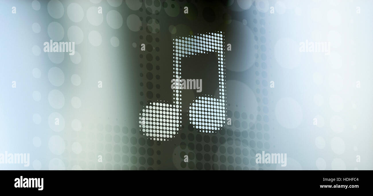 Avvistato nota musicale contro sfondo colorato Foto Stock