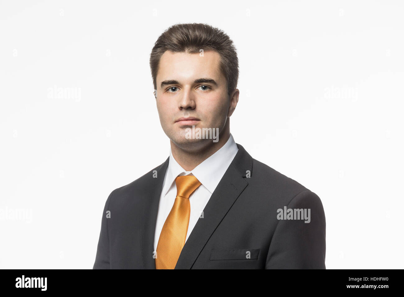 Ritratto di ben vestito uomo d affari contro uno sfondo bianco Foto Stock
