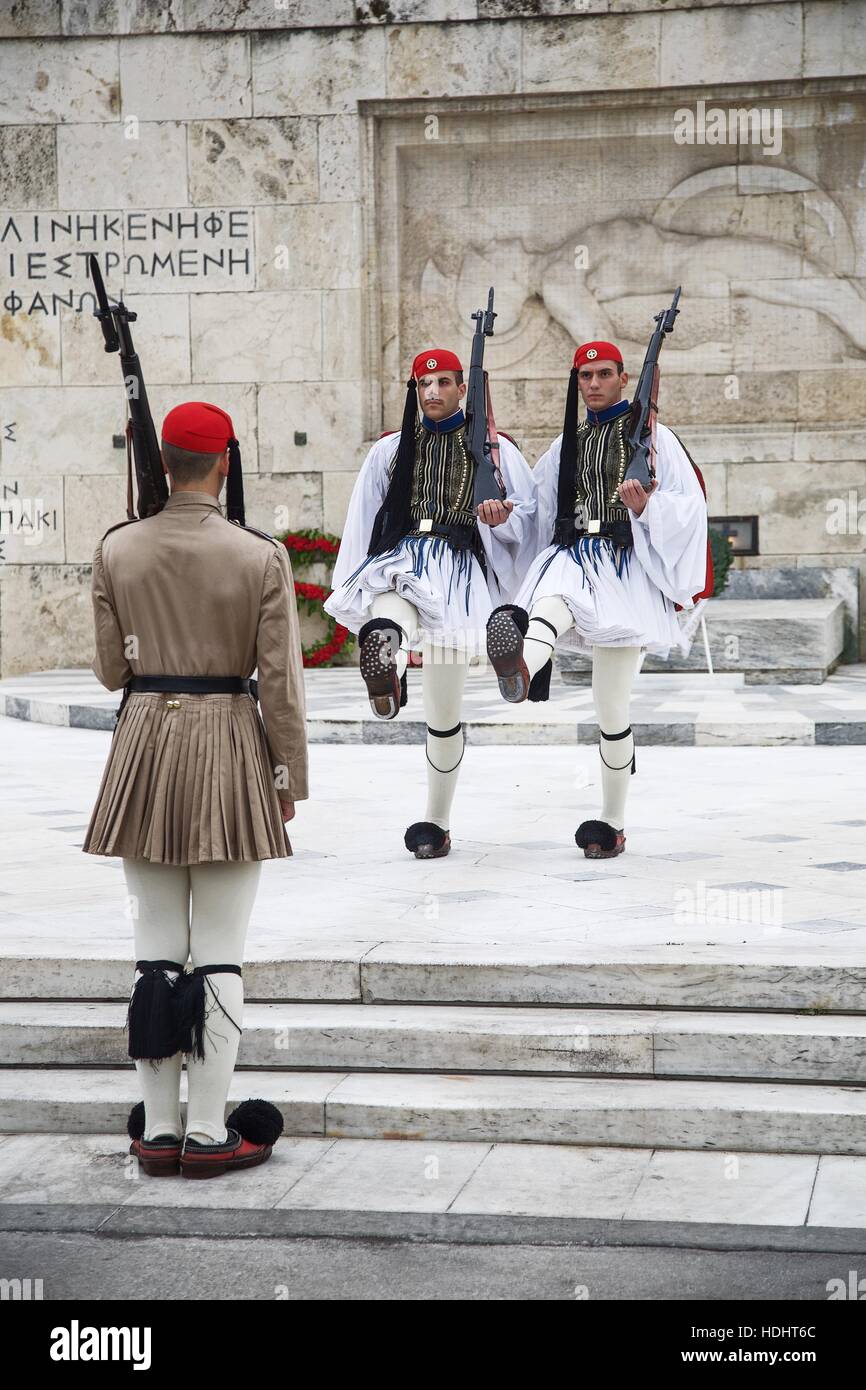 Il cambio della guardia ad Atene Foto Stock