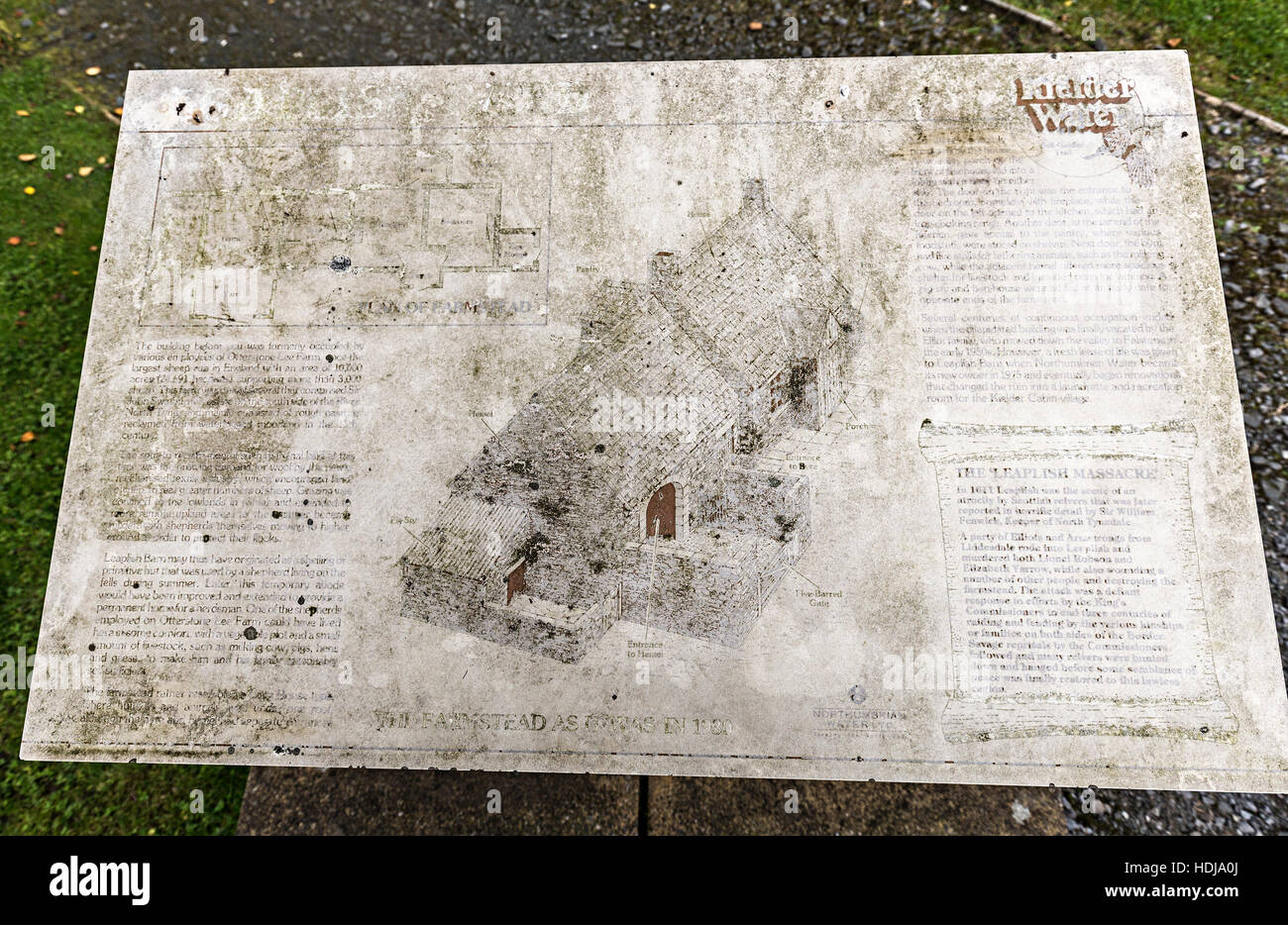 Weathered information board che necessitano di riparazione al serbatoio Kielder, Northumberland, England, Regno Unito Foto Stock