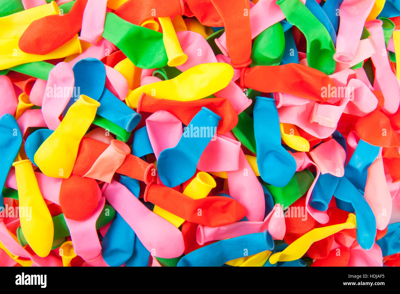 Vuoto colorati palloncini di acqua per uso in background Foto stock - Alamy