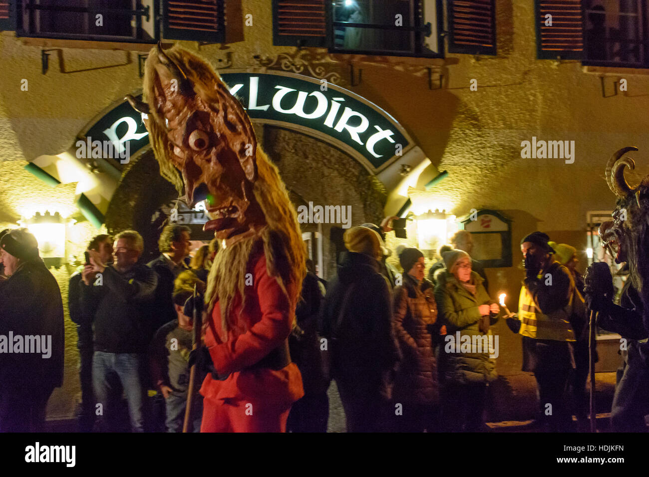 Grödig: Wilde Jagd vom Untersberg (Wild Hunt): nella parte anteriore del carattere ristorante Riese (gigante) Abfalter, Flachgau, Salisburgo, Austria Foto Stock