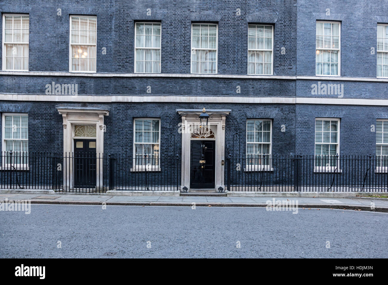 Londra, 28 novembre 2016. La costruzione di 10 Downing Street a Londra, la residenza del Primo Ministro del Regno Unito. Foto Stock