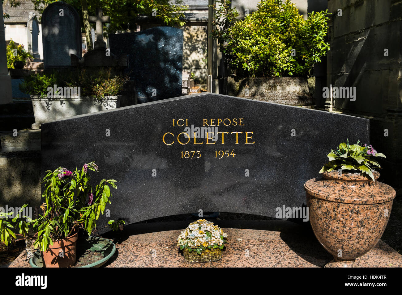 Pietra tombale di scrittore francese Colette, cimitero Pere Lachaise Foto Stock
